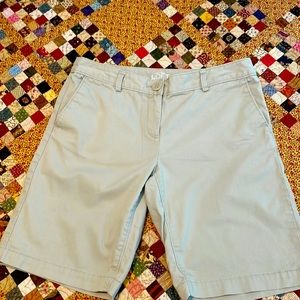Ann Taylor Loft 4P khaki shorts.